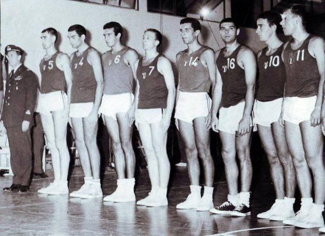 Nazionale Militale del 1966: co. Picchiottini, Rossi, Masini( Simmenthal) Albanese, Barlucchi, Ongaro ( Simmenthal), Gennari, Spinetti, Ossola (all'Onestà).